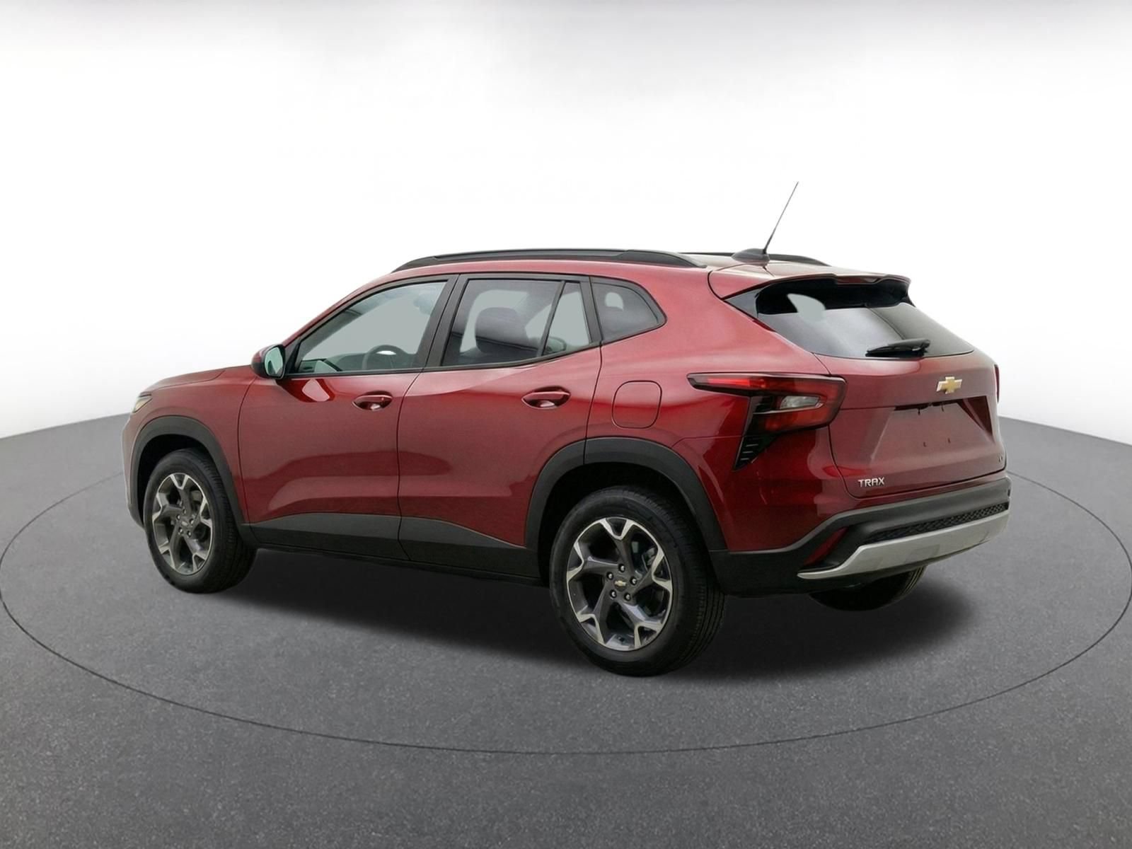 Used 2025 Chevrolet Trax LT FWD image 7