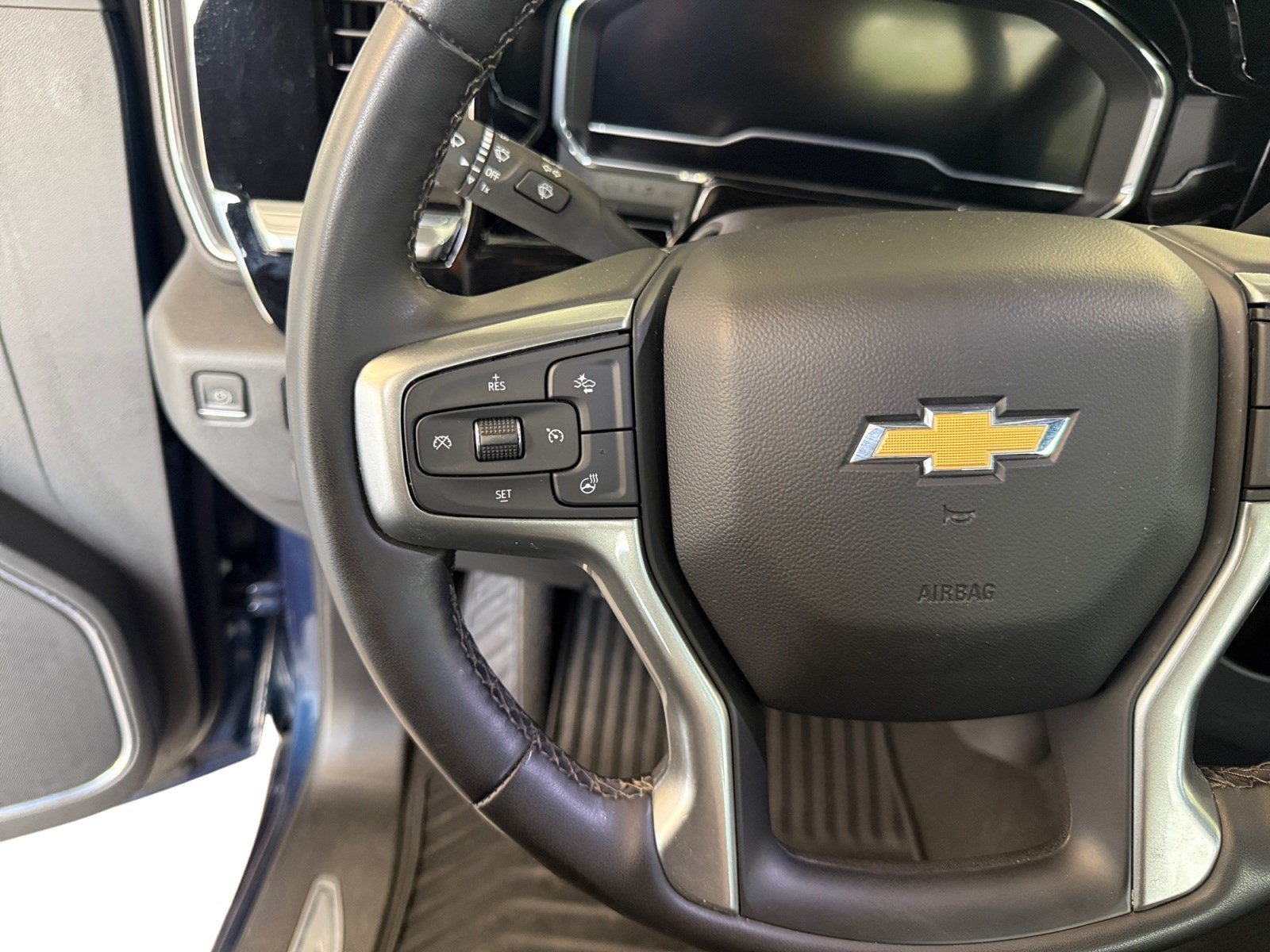 Used 2023 Chevrolet Silverado 1500 LT AWD/4WD image 24