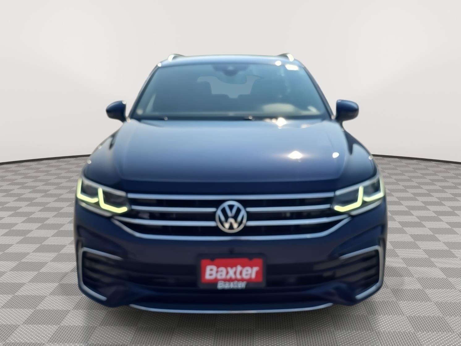 Used 2022 Volkswagen Tiguan SEL R-Line AWD/4WD image 2