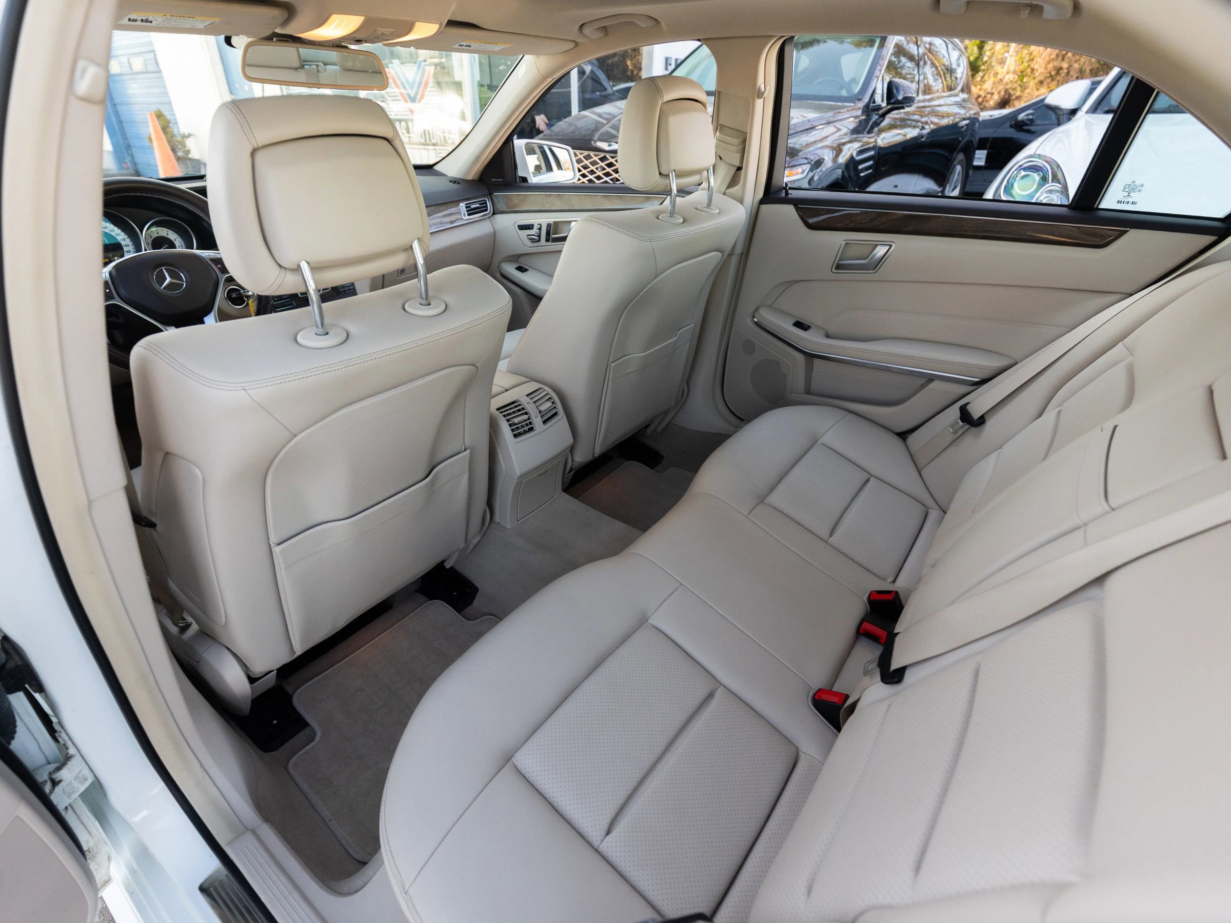 Used 2014 Mercedes-Benz E 350 4MATIC Sedan image 28