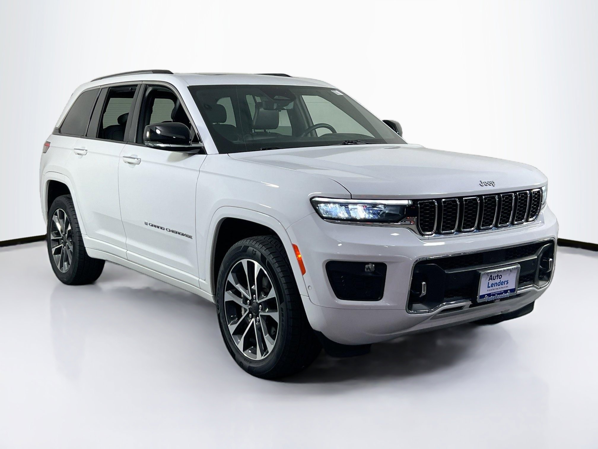 Used 2022 Jeep Grand Cherokee Overland w/ Luxury Tech Group IV image 3