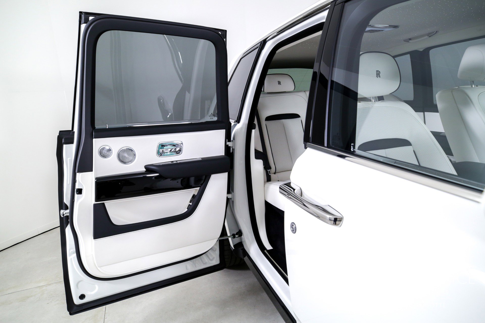 Certified 2025 Rolls-Royce Cullinan image 25