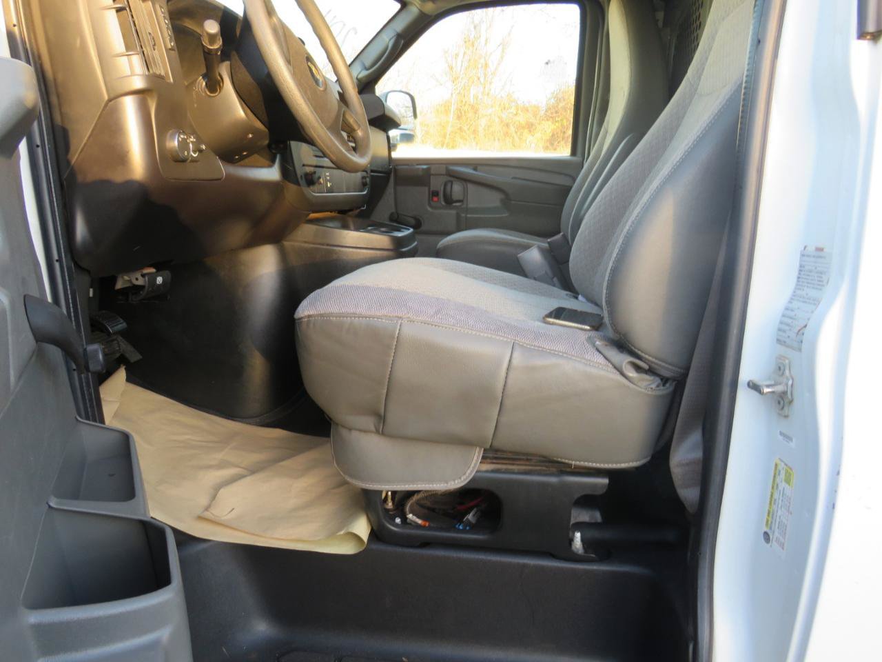 Used 2011 Chevrolet Express 2500 RWD image 30