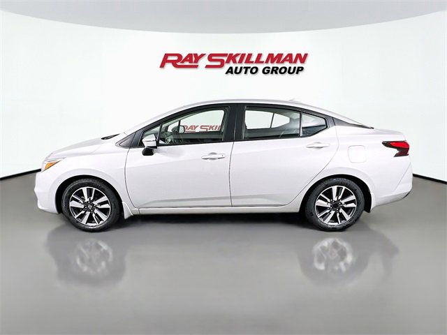 Used 2020 Nissan Versa SV image 4