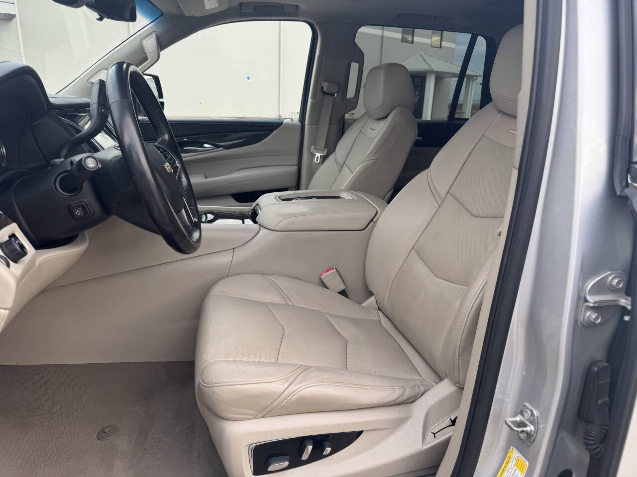 Used 2018 Cadillac Escalade Luxury image 9