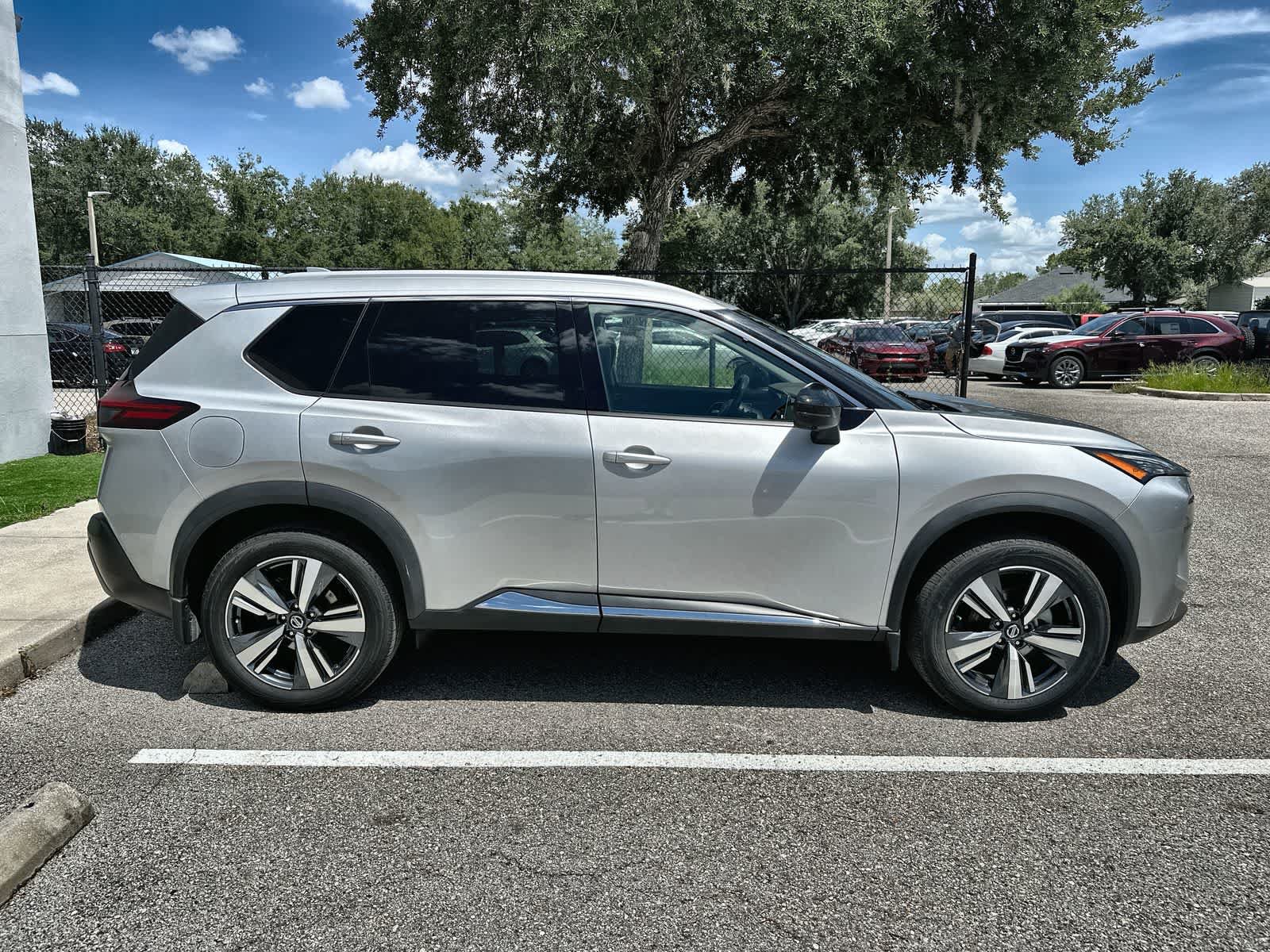 Used 2021 Nissan Rogue SL AWD/4WD image 10