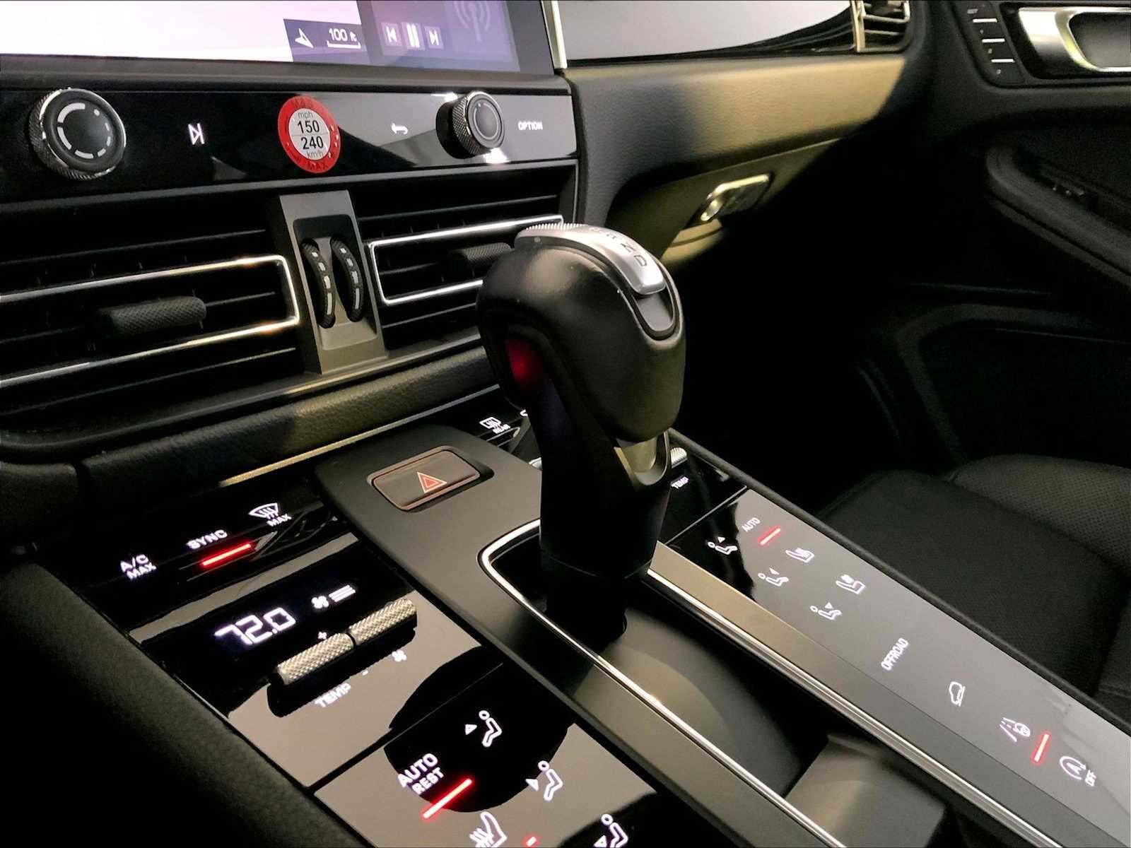 Certified 2023 Porsche Macan image 17