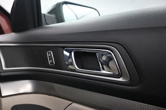 Used 2018 Ford Explorer XLT w/ Equipment Group 202A AWD/4WD image 41