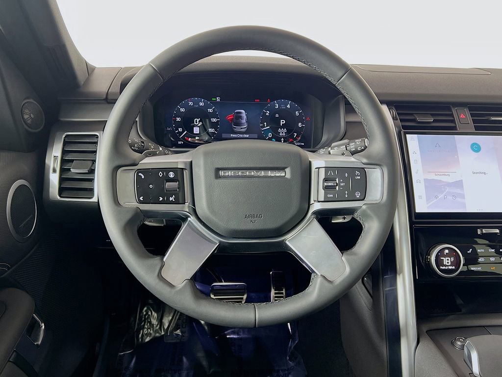 Used 2025 Land Rover Discovery Dynamic SE image 11