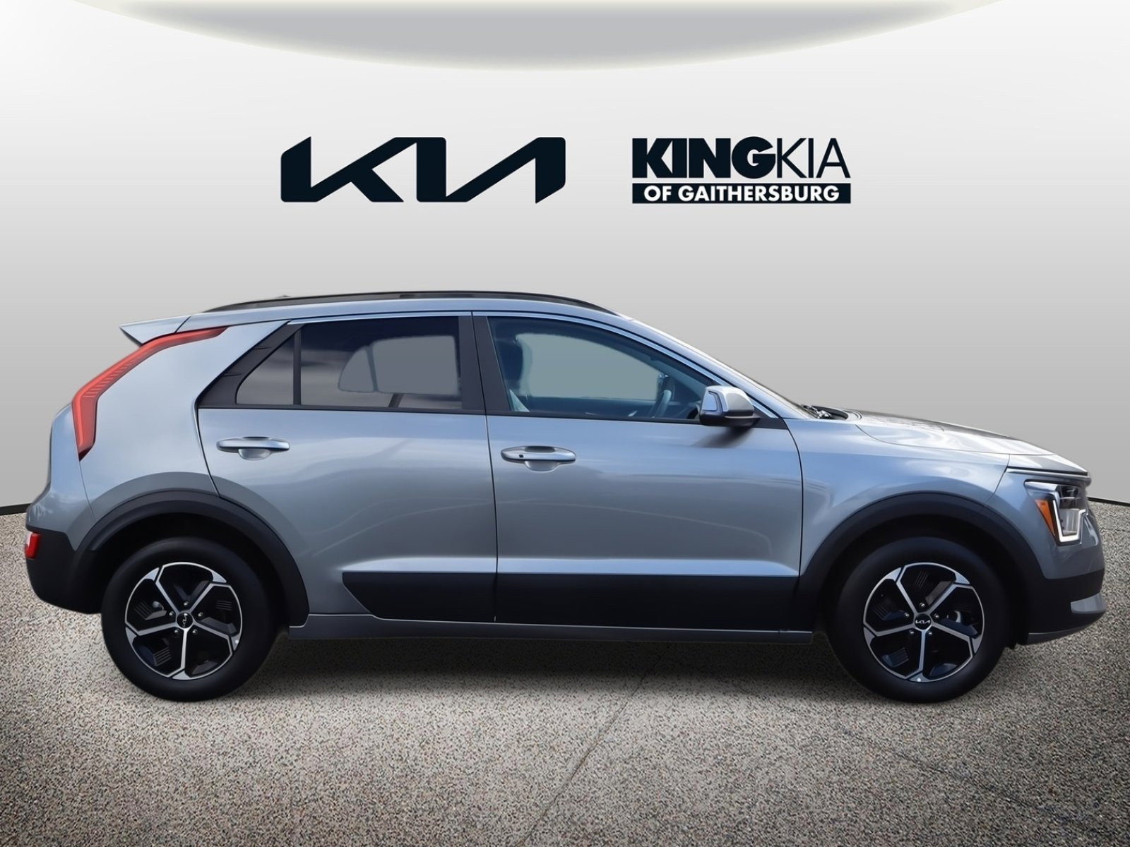 Certified 2025 Kia Niro EX image 2
