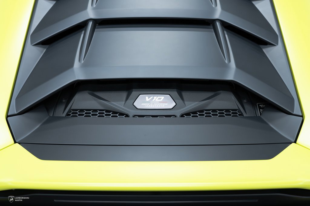 Used 2024 Lamborghini Huracan Sterrato image 13