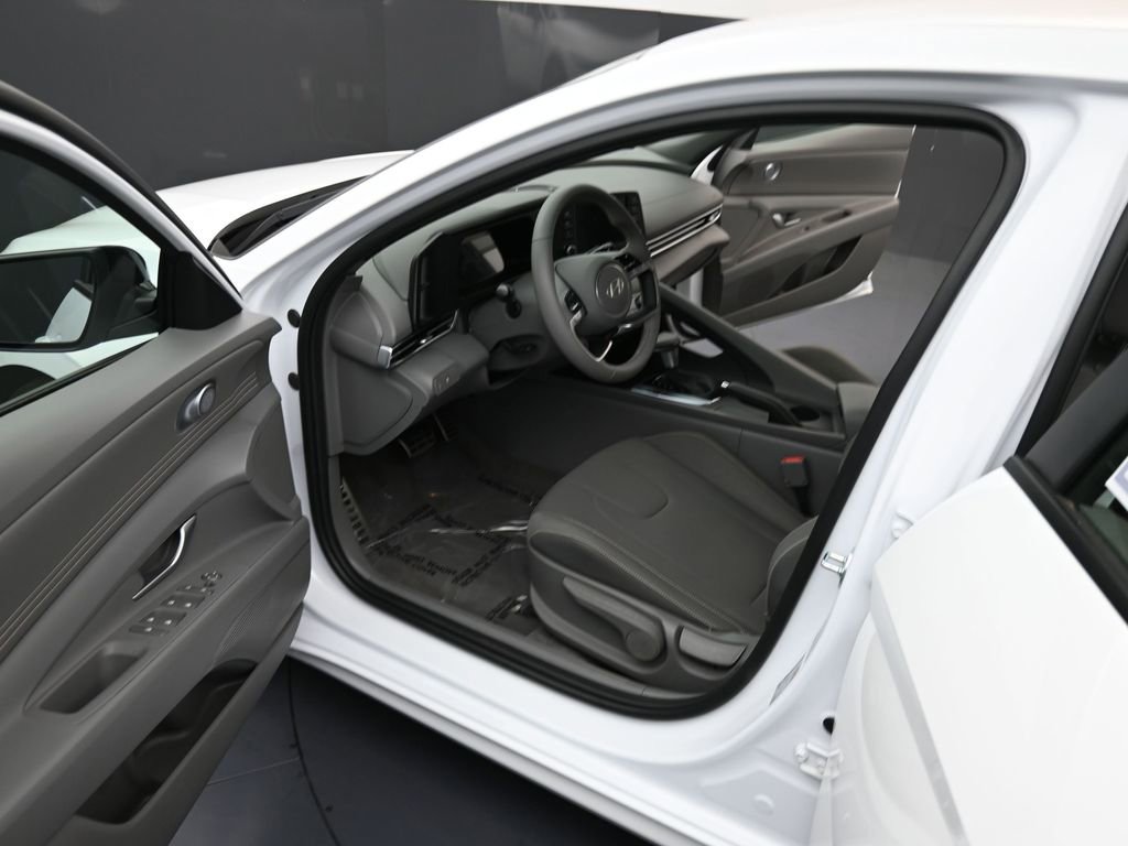 Used 2025 Hyundai Elantra Sport image 12