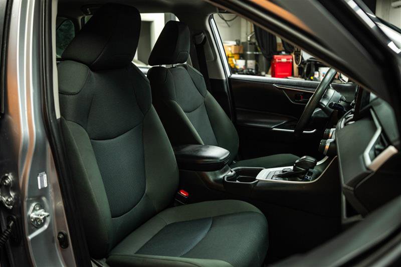 Used 2021 Toyota RAV4 LE image 14