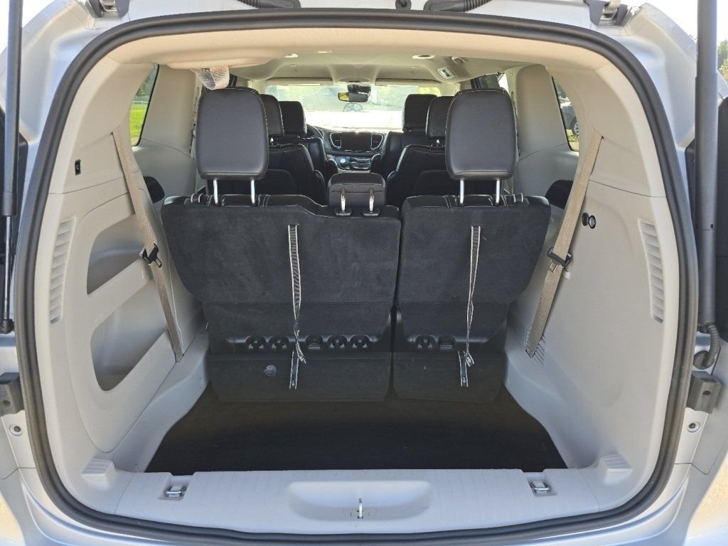 Used 2024 Chrysler Pacifica Touring-L FWD image 21