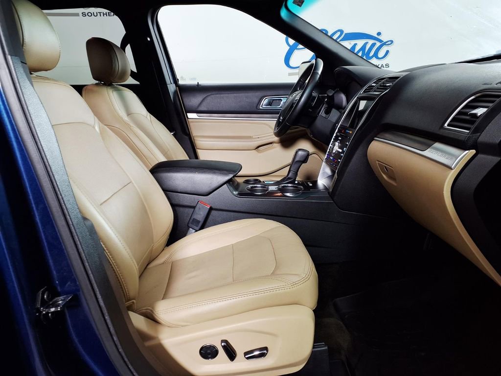 Used 2017 Ford Explorer Limited w/ Equipment Group 301A FWD image 11