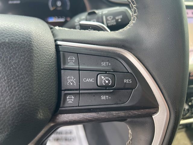 Used 2023 Jeep Grand Cherokee Limited w/ Luxury Tech Group II image 22