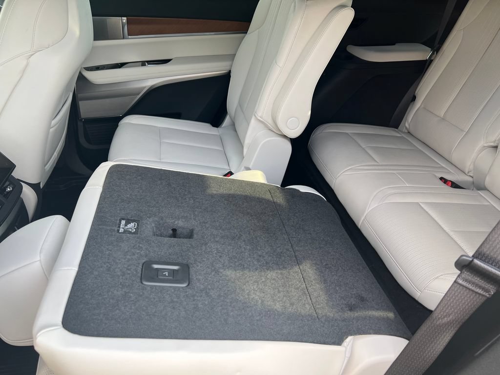 Certified 2026 Cadillac Vistiq Sport w/ LPO, Floor Liner Package AWD/4WD image 15