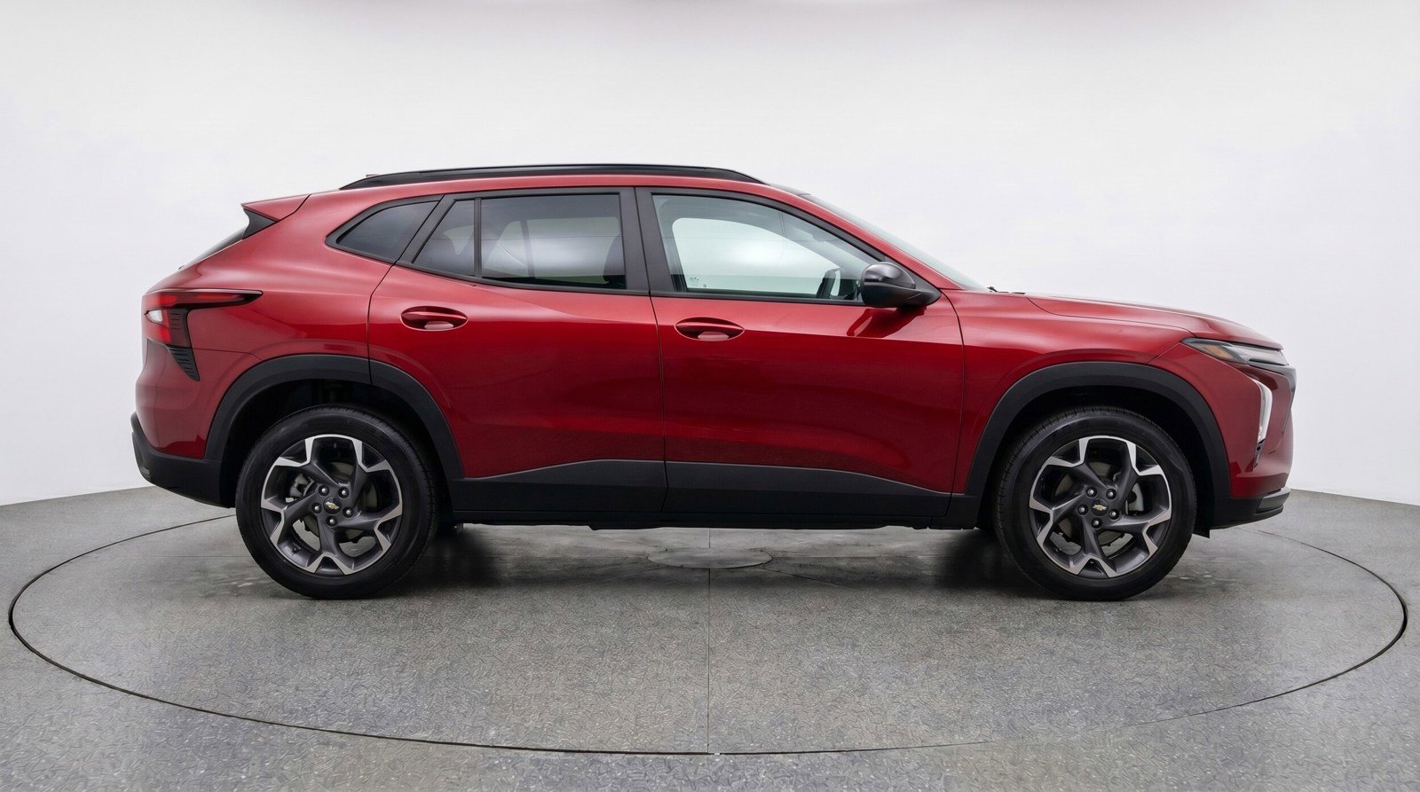 Used 2025 Chevrolet Trax LT FWD image 8