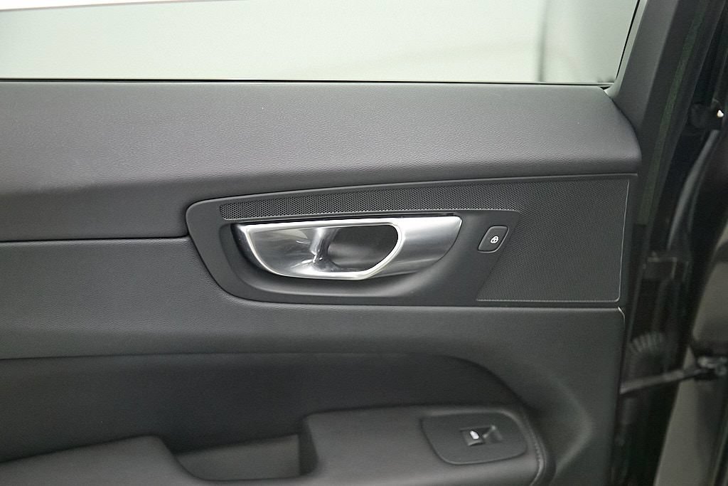 Certified 2023 Volvo XC60 B5 Plus w/ Protection Package Premier AWD/4WD image 20