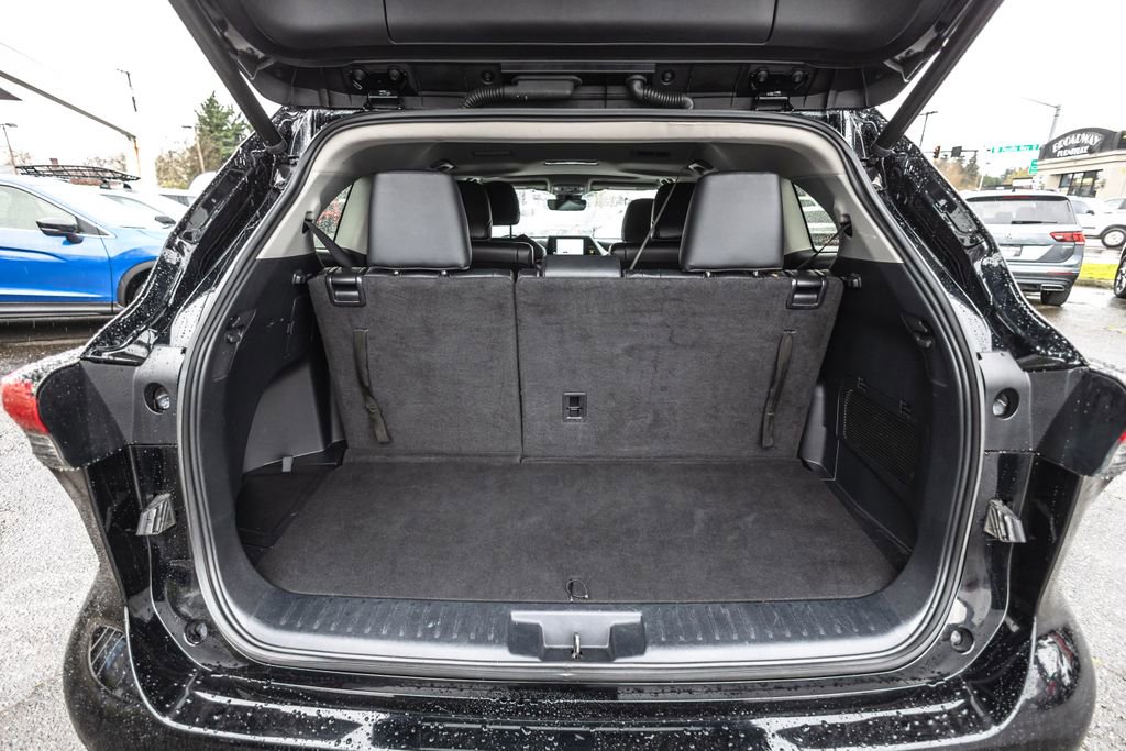 Used 2023 Toyota Highlander XLE AWD/4WD image 37