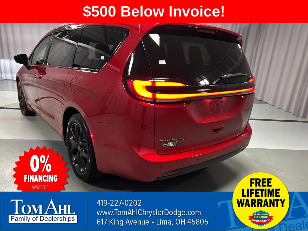 New 2026 Chrysler Pacifica Select image 5