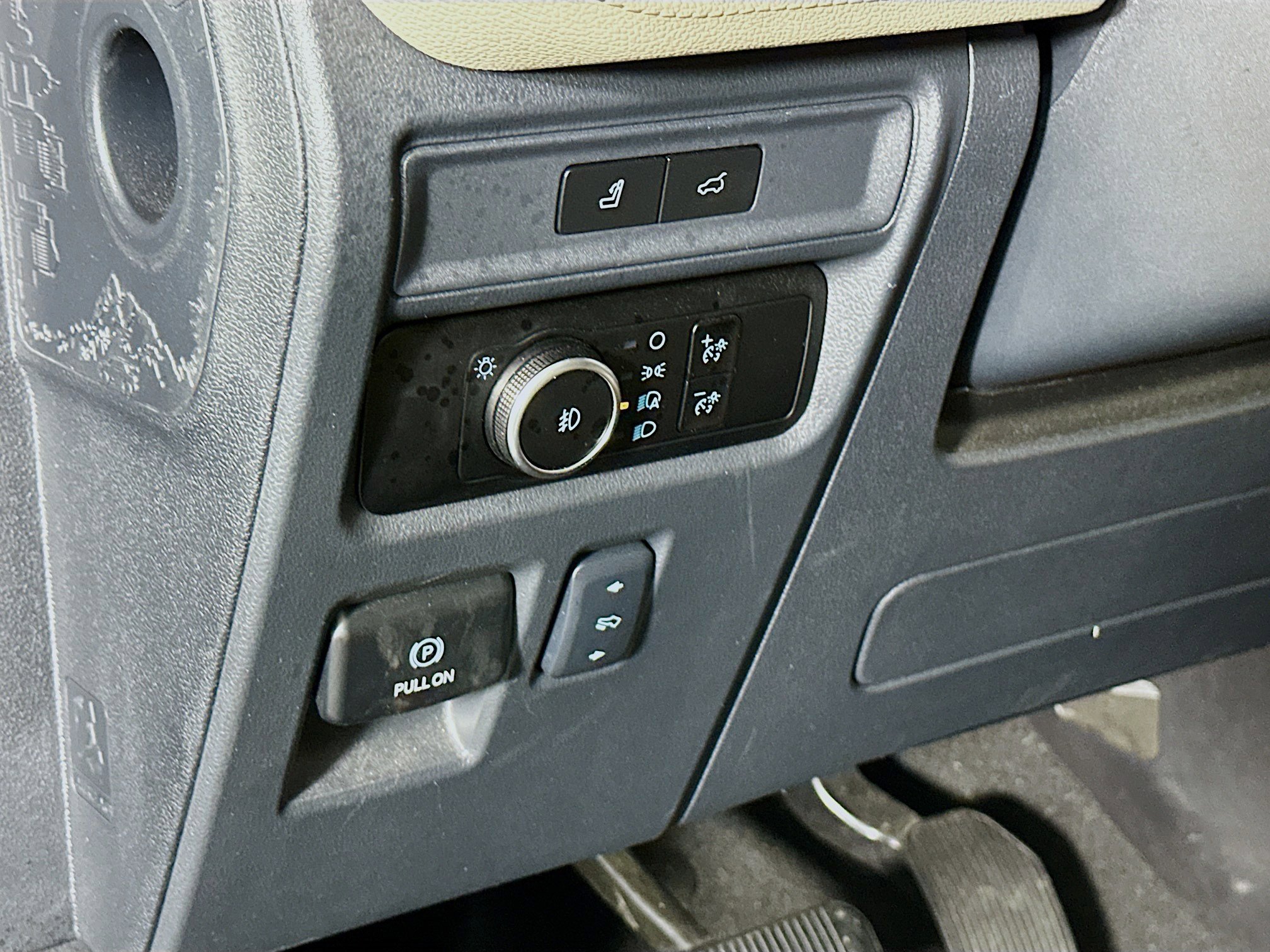 Used 2024 Ford Expedition Limited image 17