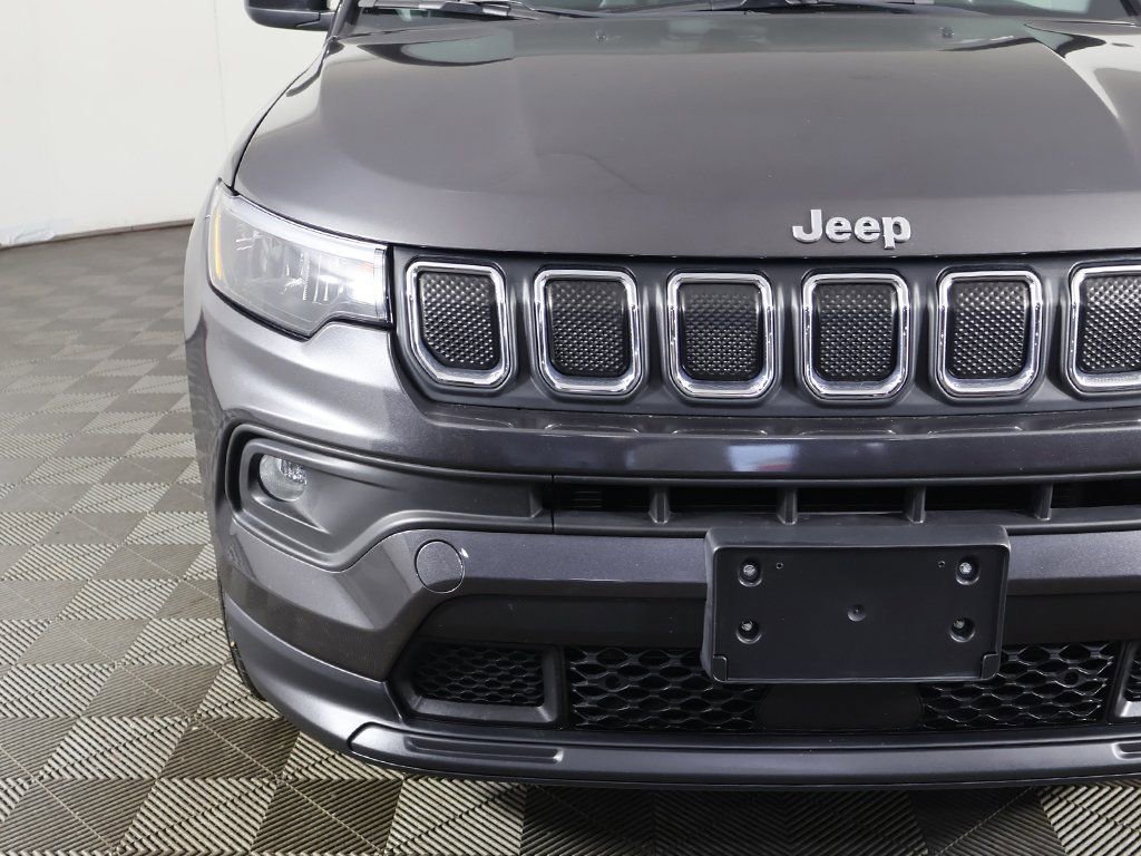 Used 2022 Jeep Compass Latitude image 10