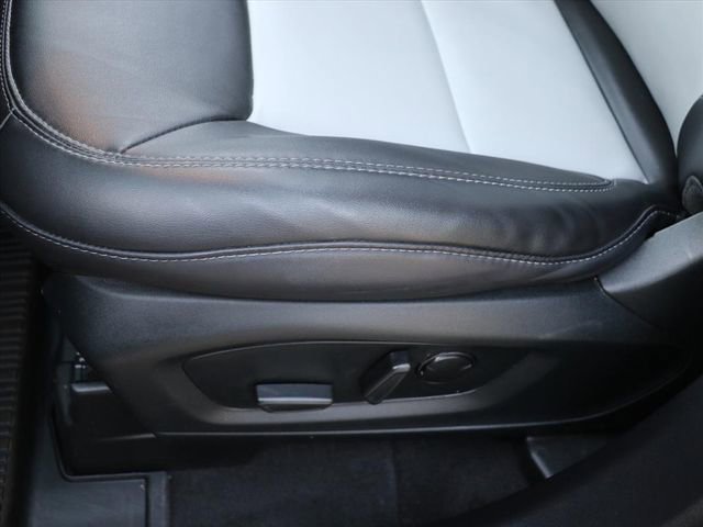 Used 2022 Ford Explorer XLT w/ Equipment Group 202A image 22