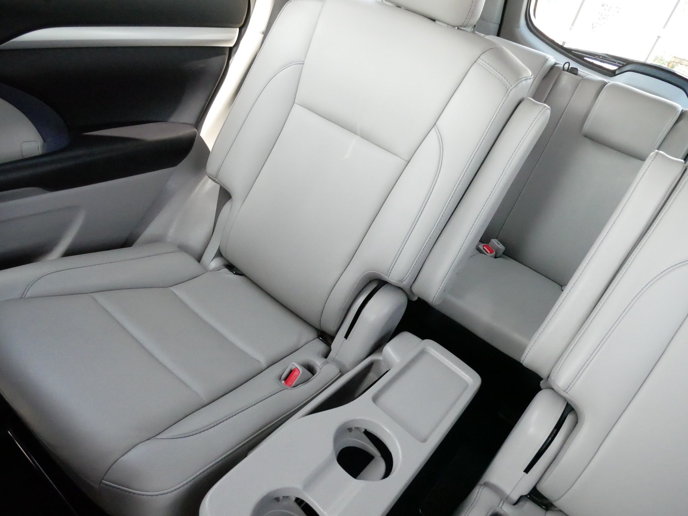 Used 2019 Toyota Highlander XLE AWD/4WD image 12