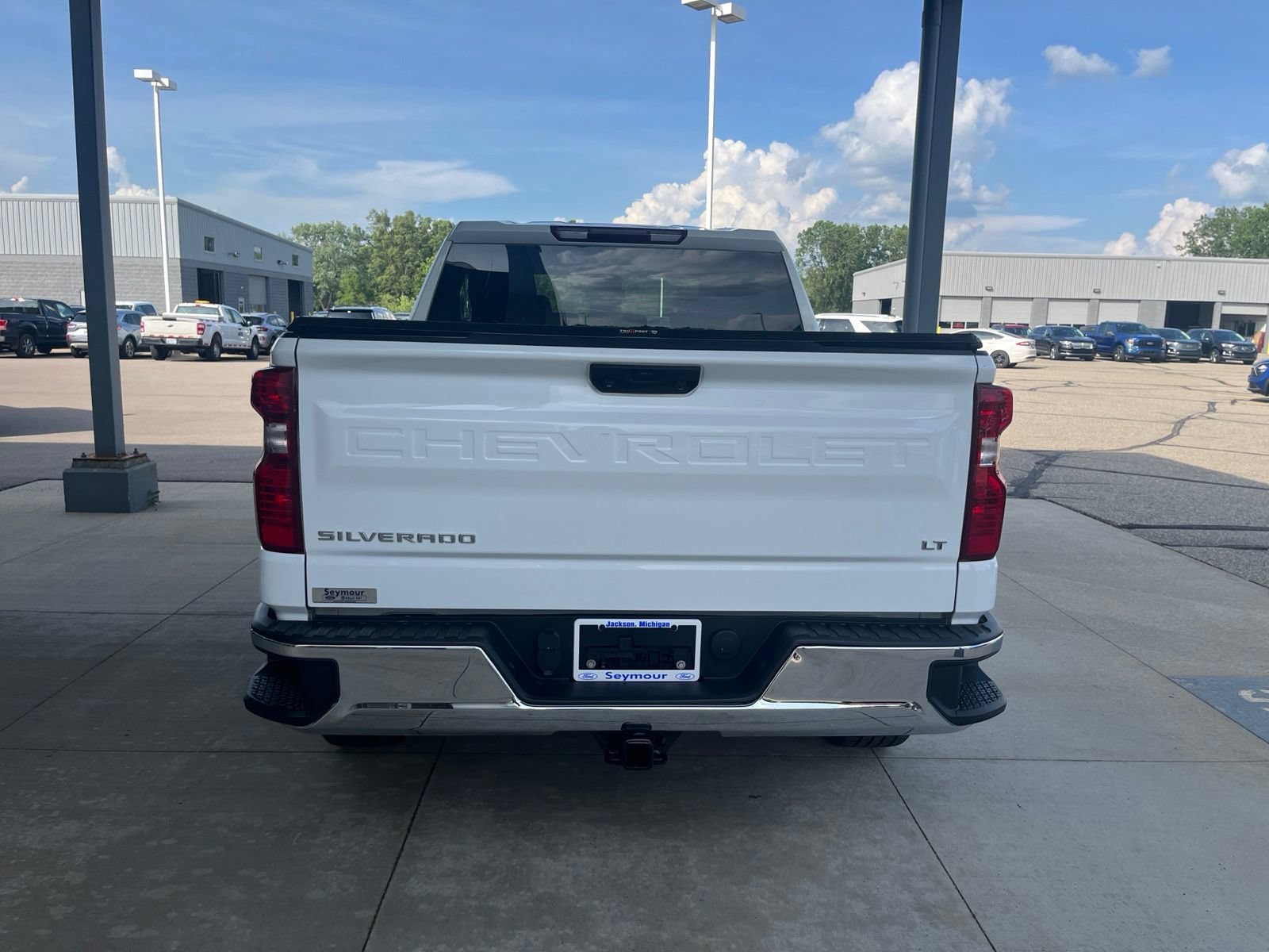 Used 2022 Chevrolet Silverado 1500 LT AWD/4WD image 5