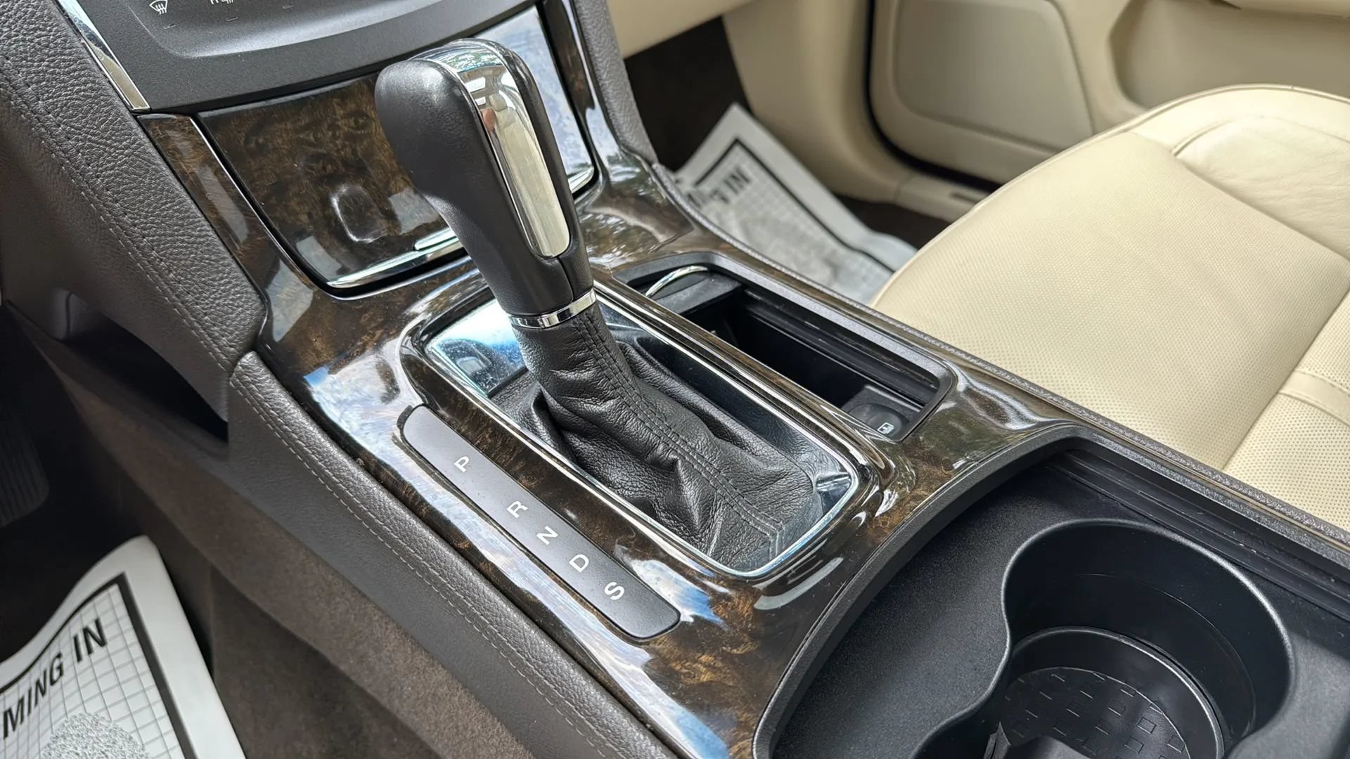 Used 2014 Lincoln MKS AWD w/ Equipment Group 101A image 33