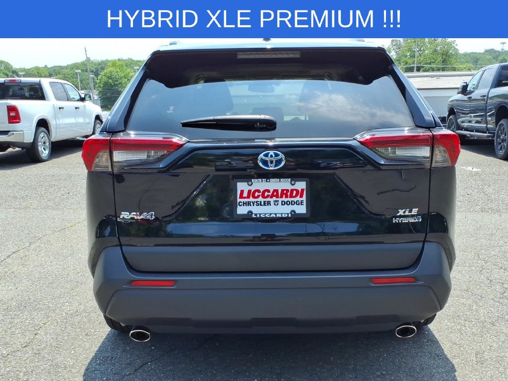 Used 2023 Toyota RAV4 XLE Premium AWD/4WD image 5