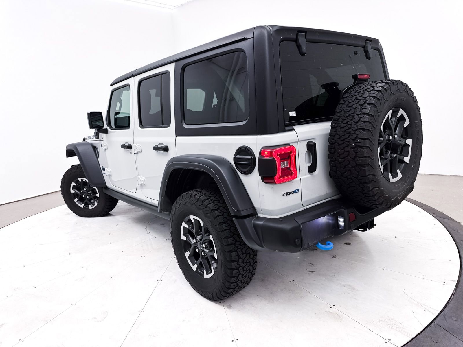Used 2024 Jeep Wrangler Unlimited Rubicon 4xe w/ Capability Package image 2
