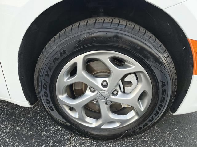 Used 2022 Chrysler Pacifica Limited AWD/4WD image 17