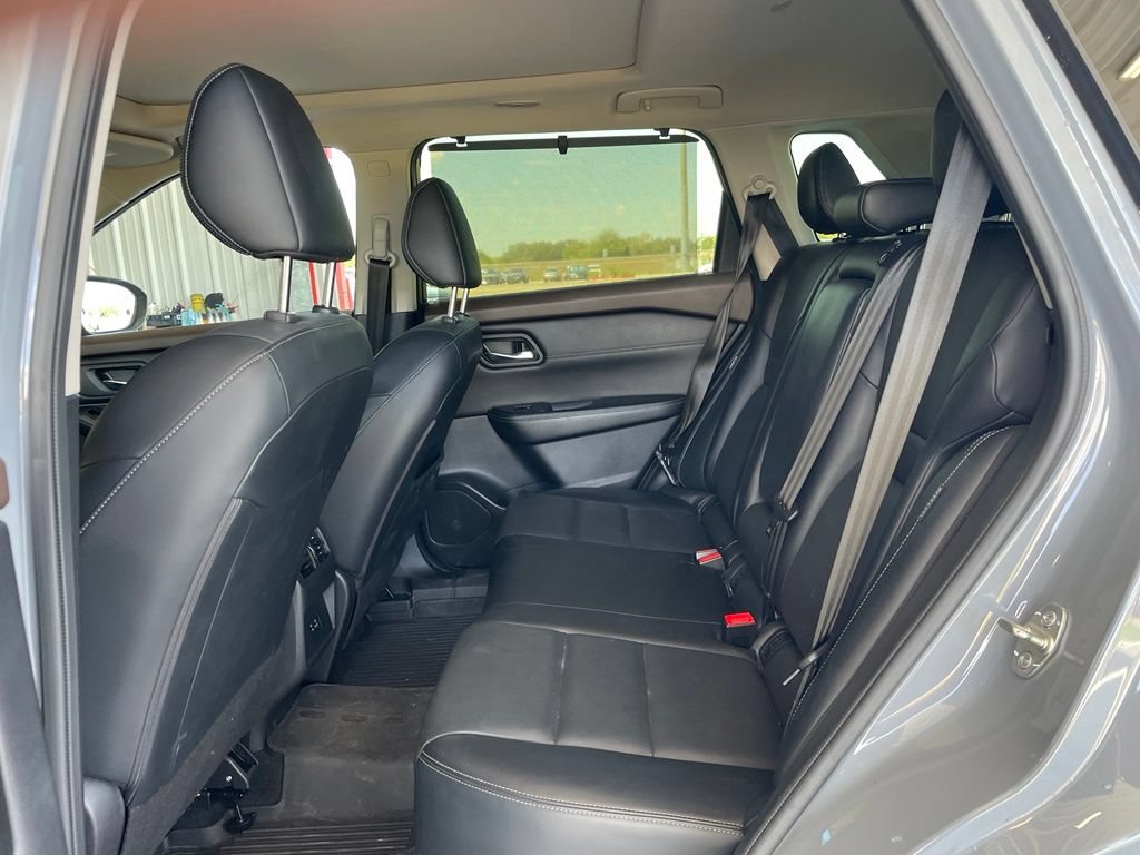 Used 2023 Nissan Rogue SV w/ SV Premium B Package FWD image 17
