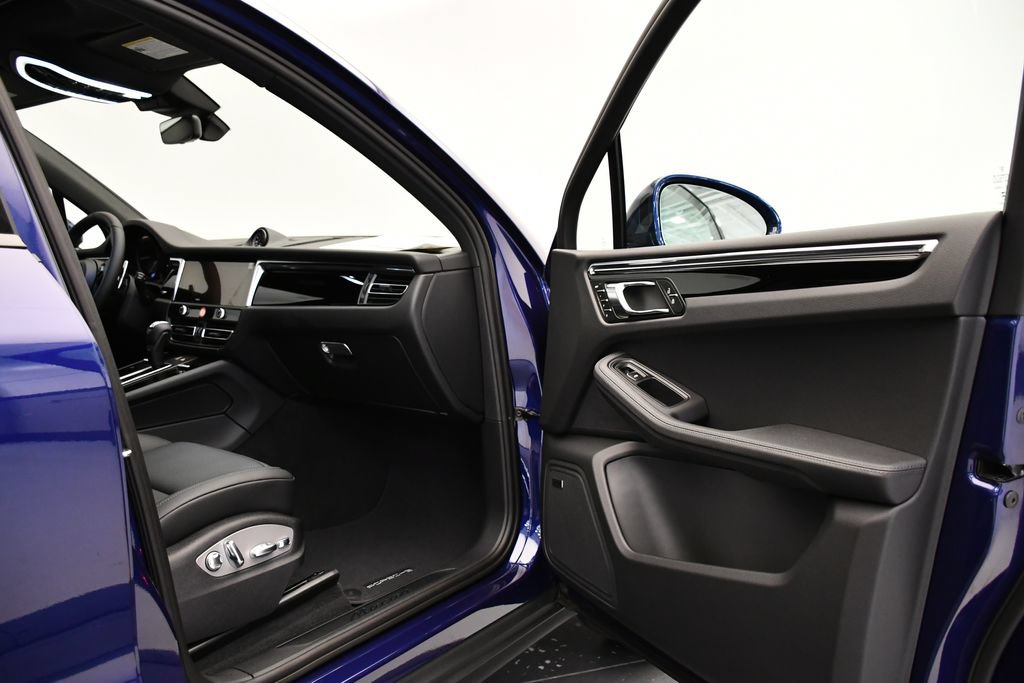 Certified 2026 Porsche Macan AWD/4WD image 49