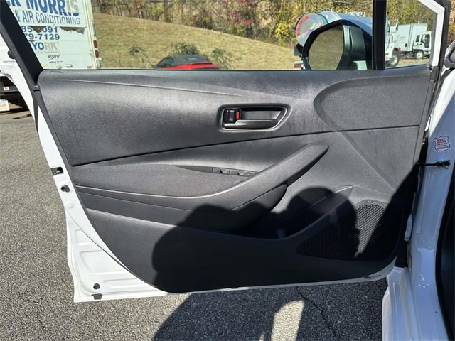 Used 2025 Toyota Corolla LE image 17