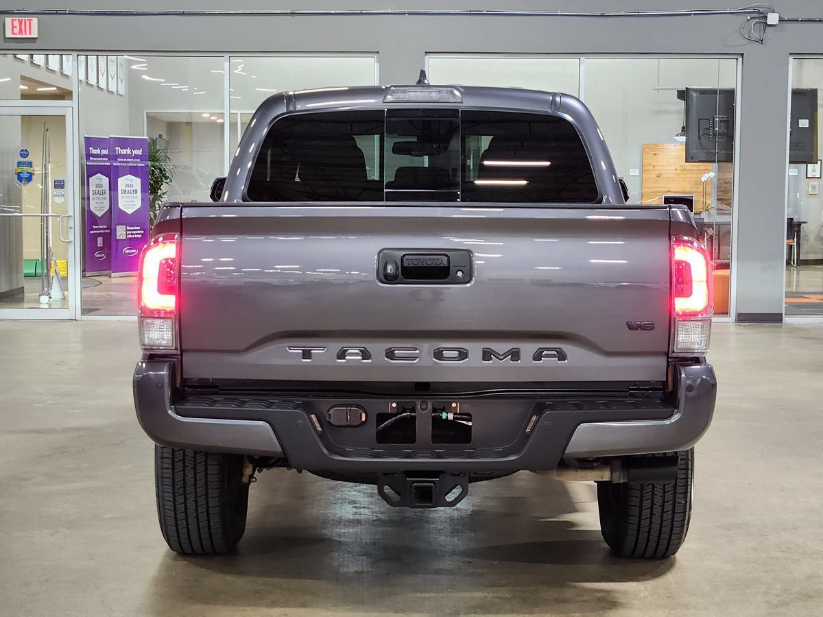 Used 2021 Toyota Tacoma TRD Off-Road w/ Technology Package AWD/4WD image 10