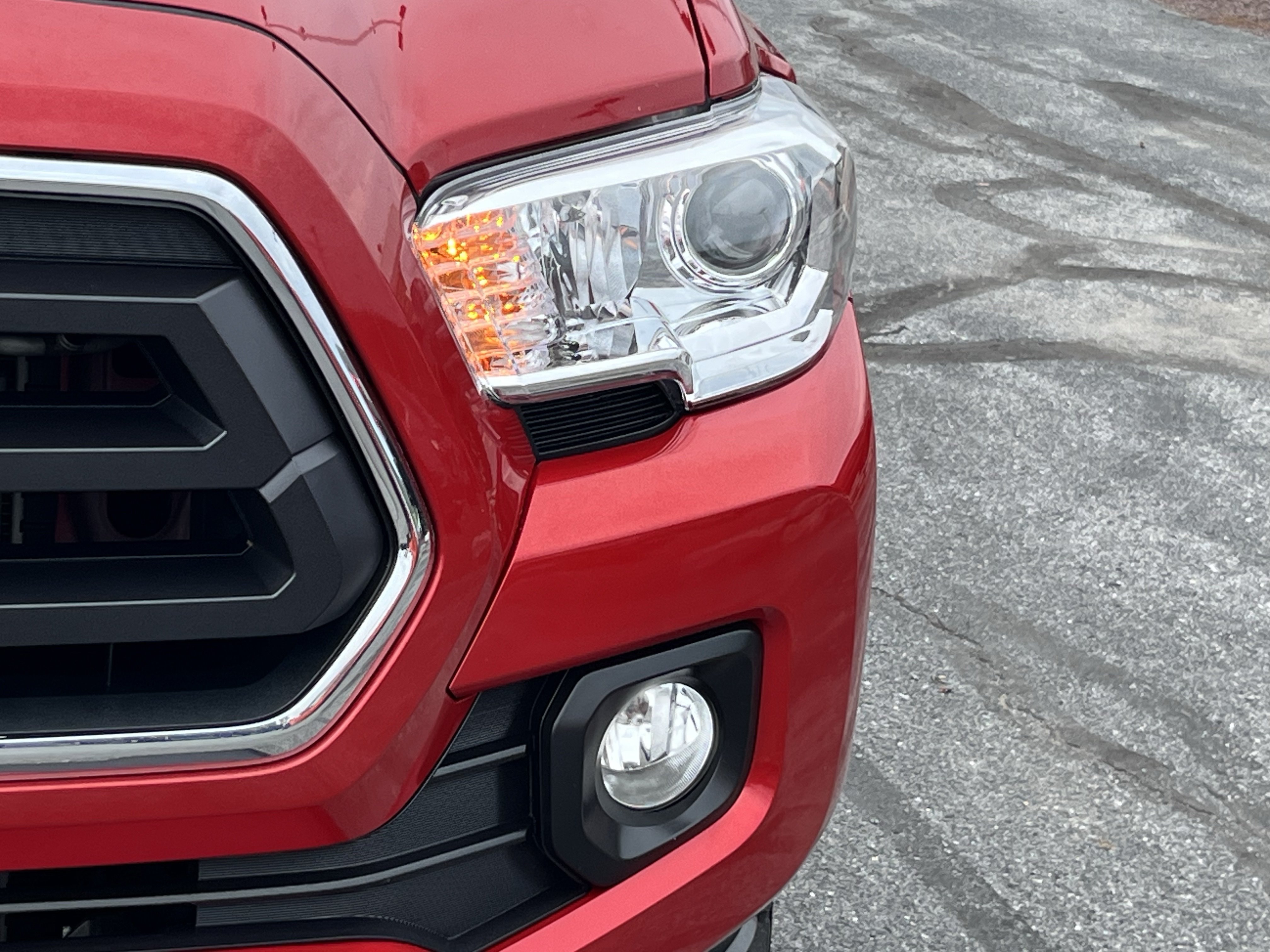 Used 2022 Toyota Tacoma SR5 AWD/4WD image 12