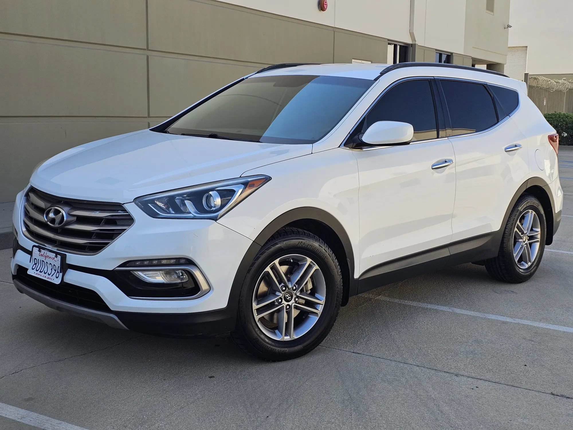 Used 2017 Hyundai Santa Fe Sport FWD image 1