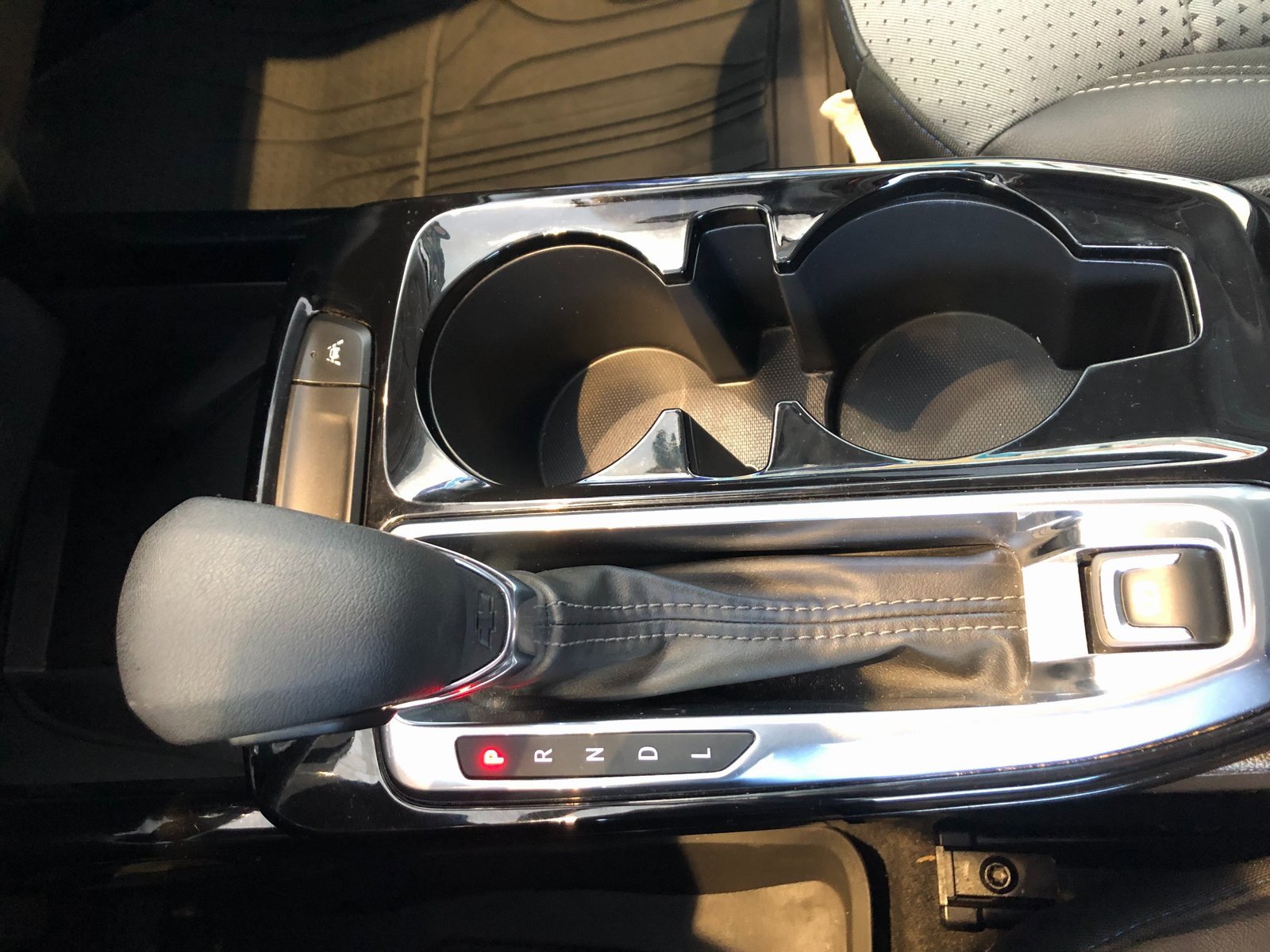 Used 2024 Chevrolet Trax LT w/ Sunroof Package image 22