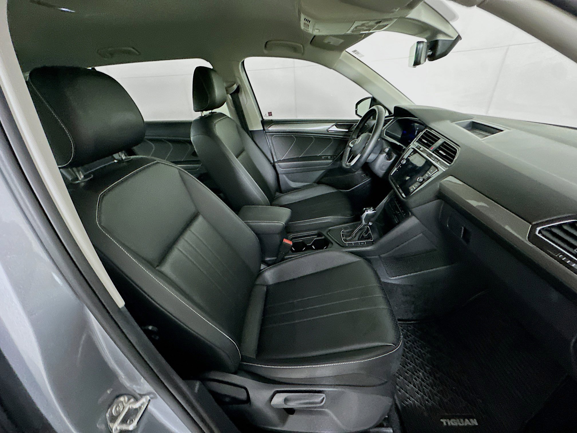Used 2023 Volkswagen Tiguan SE image 29