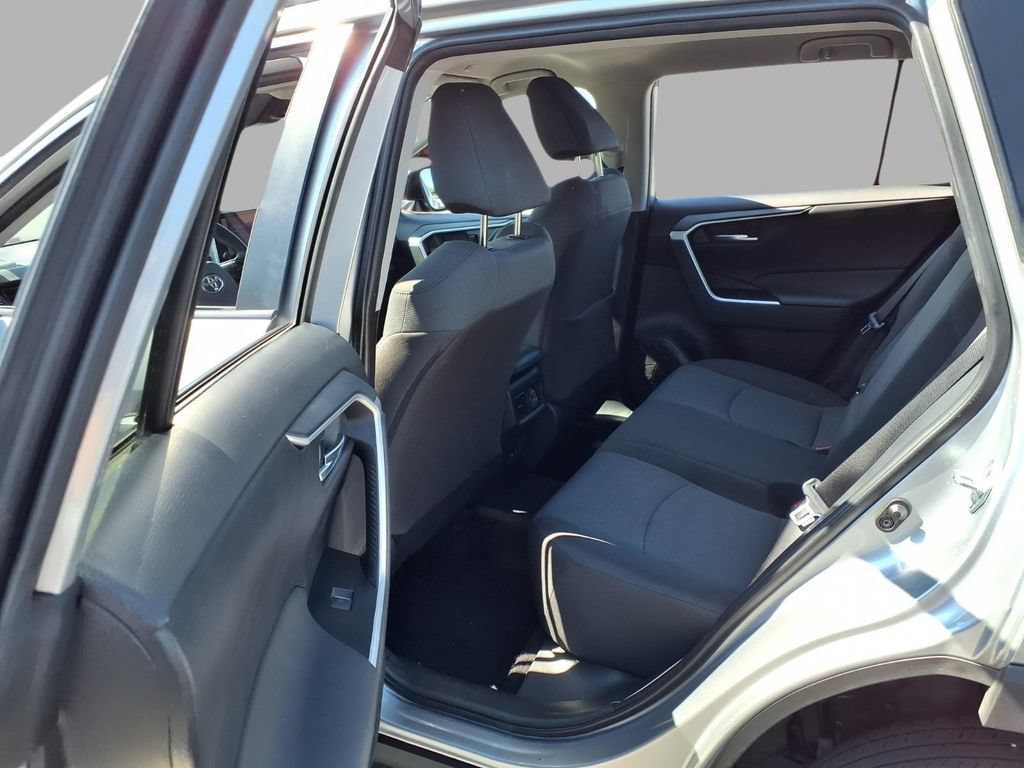 Used 2025 Toyota RAV4 XLE FWD image 23