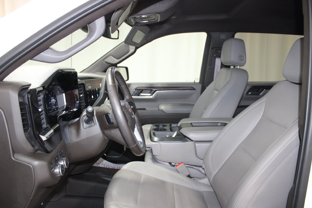 Used 2022 GMC Sierra 1500 SLT AWD/4WD image 29