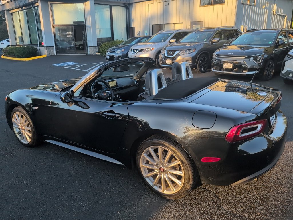 Used 2017 FIAT 124 Spider Lusso RWD image 1