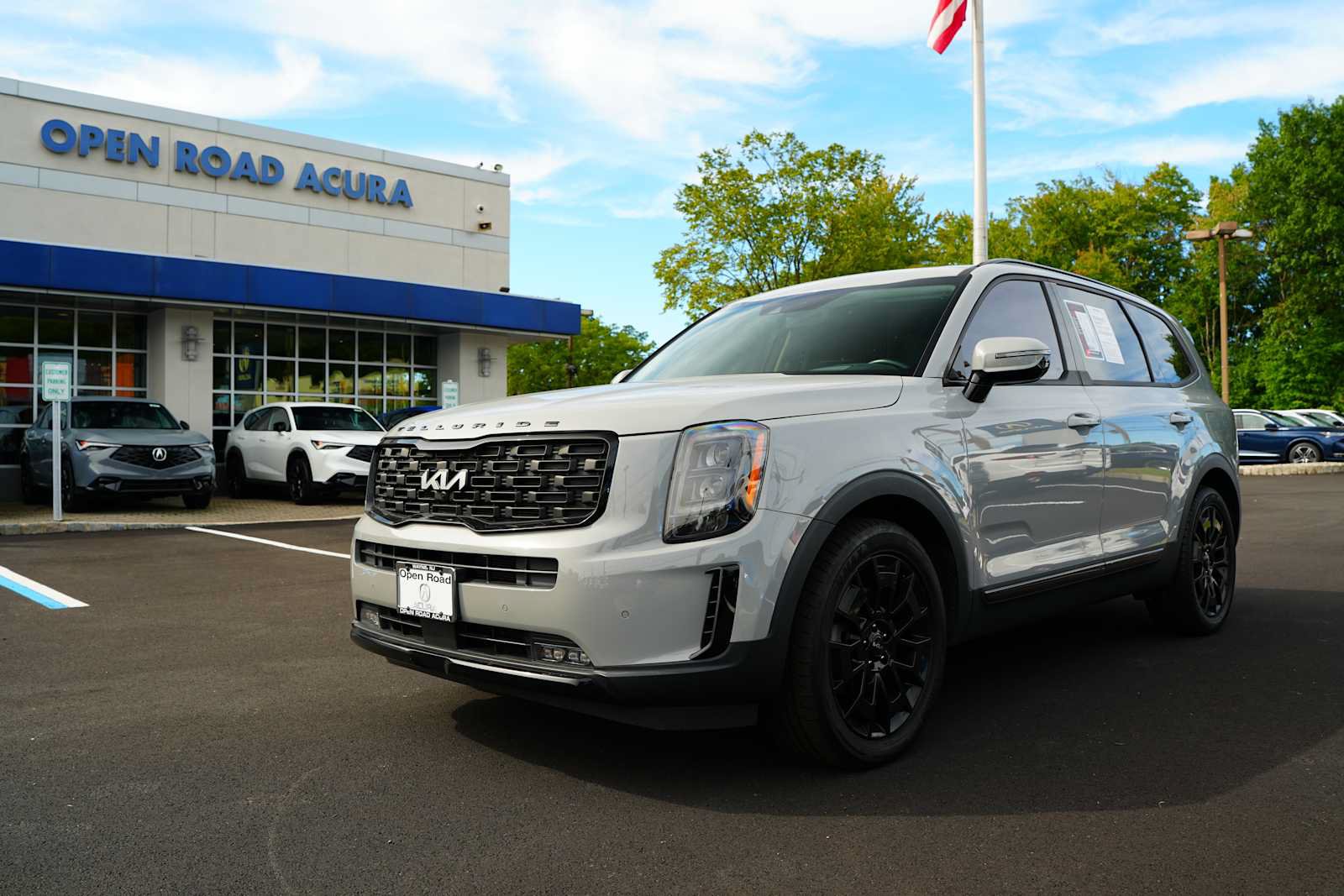 Used 2022 Kia Telluride SX w/ SX Prestige Package AWD/4WD image 3
