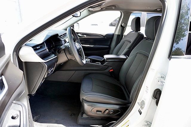 Certified 2023 Jeep Grand Cherokee L Laredo RWD image 14
