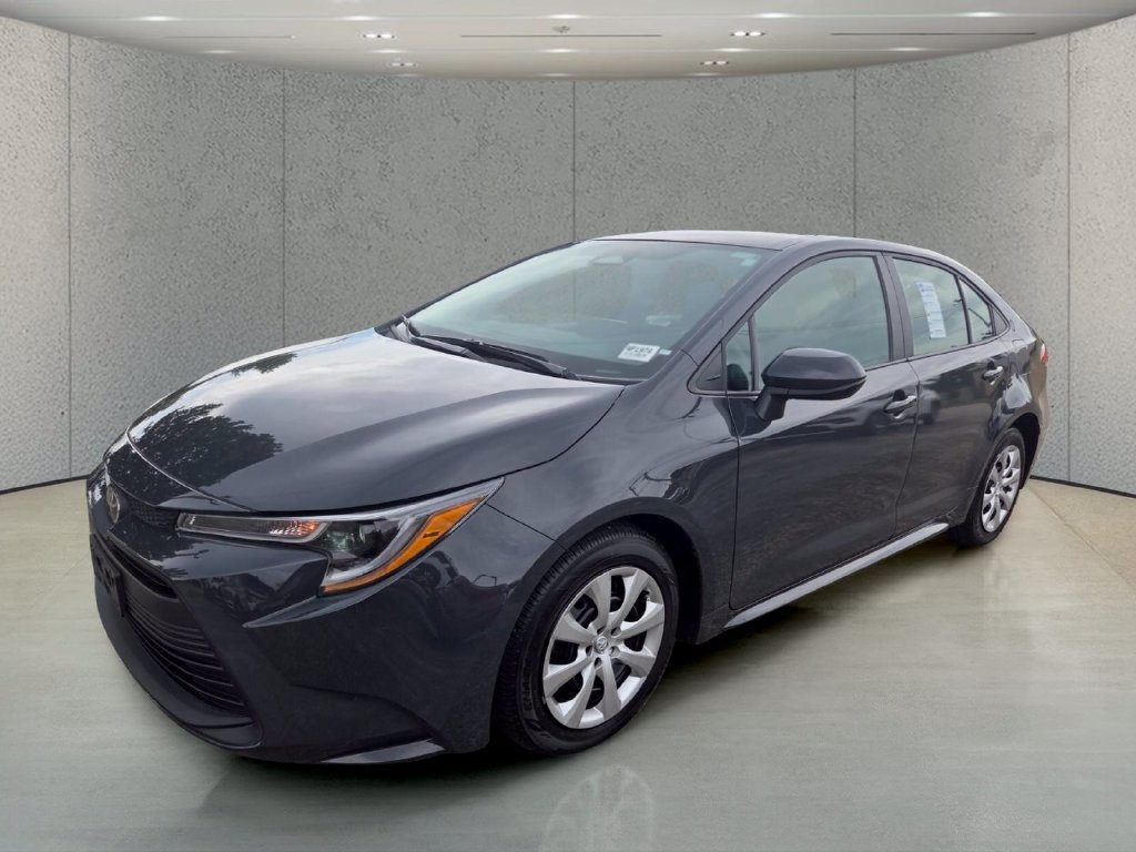 Used 2025 Toyota Corolla LE FWD image 9