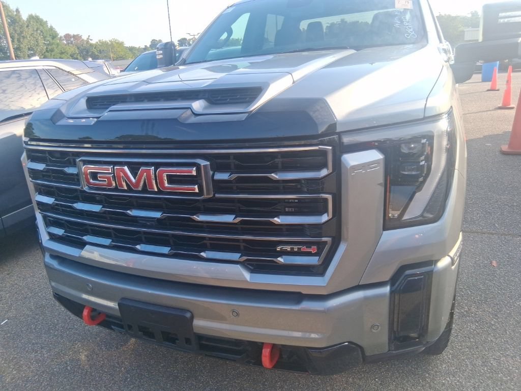 Used 2025 GMC Sierra 2500 AT4 AWD/4WD image 2