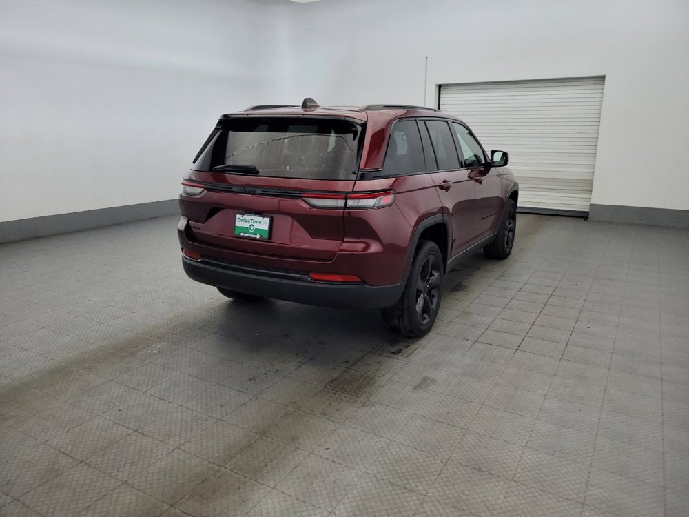 Used 2023 Jeep Grand Cherokee Altitude AWD/4WD image 9